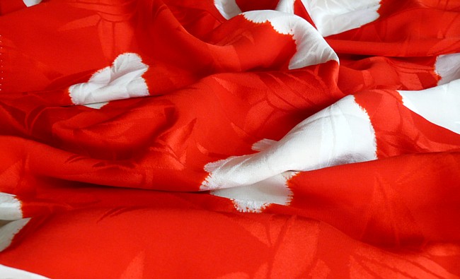 деталь ткани японского старинного шелкового кимоно