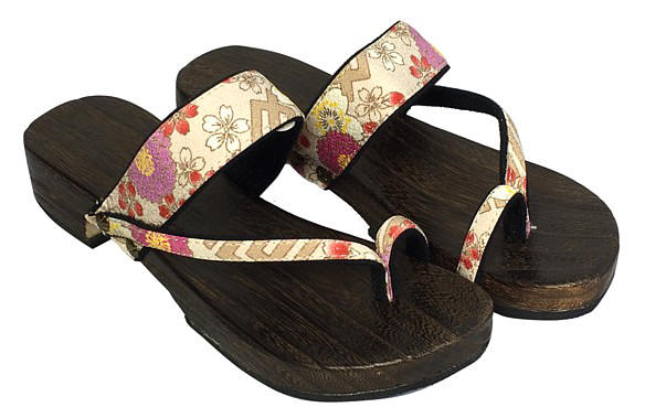 японская женская обувь из дерева ГЭТА